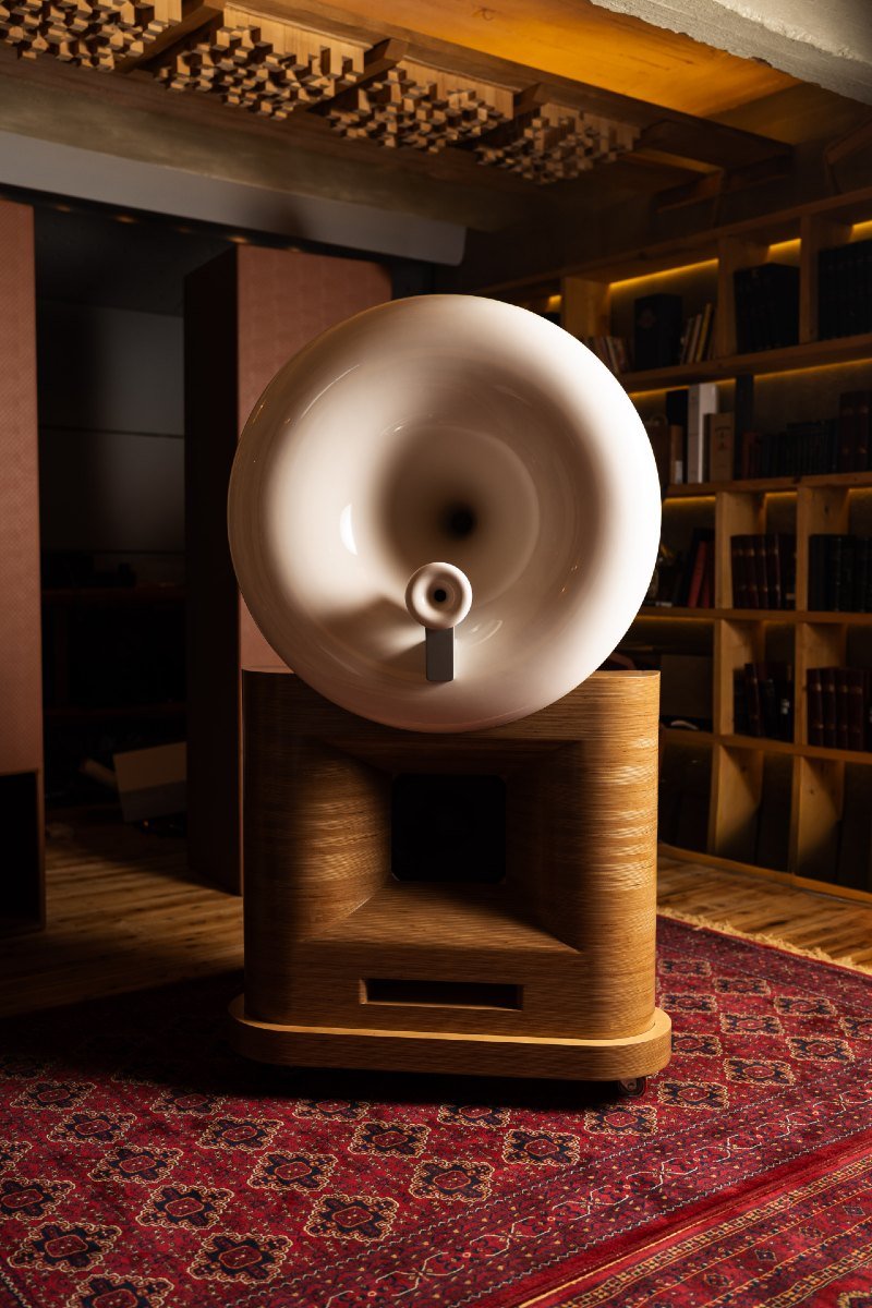 loudspeaker-front-euphonia